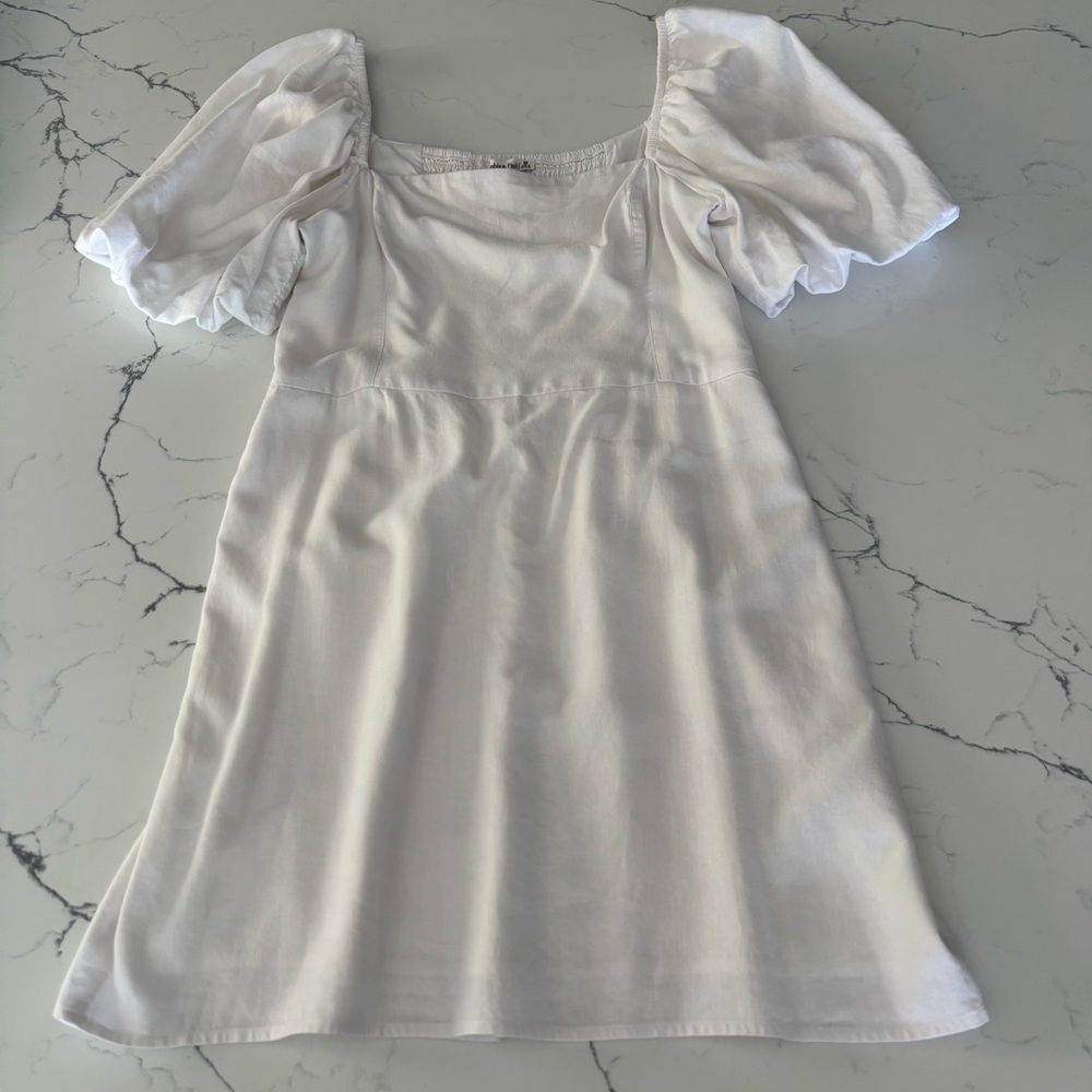 Abercrombie &Fitch , Elegant White Puff Sleeve Dress.